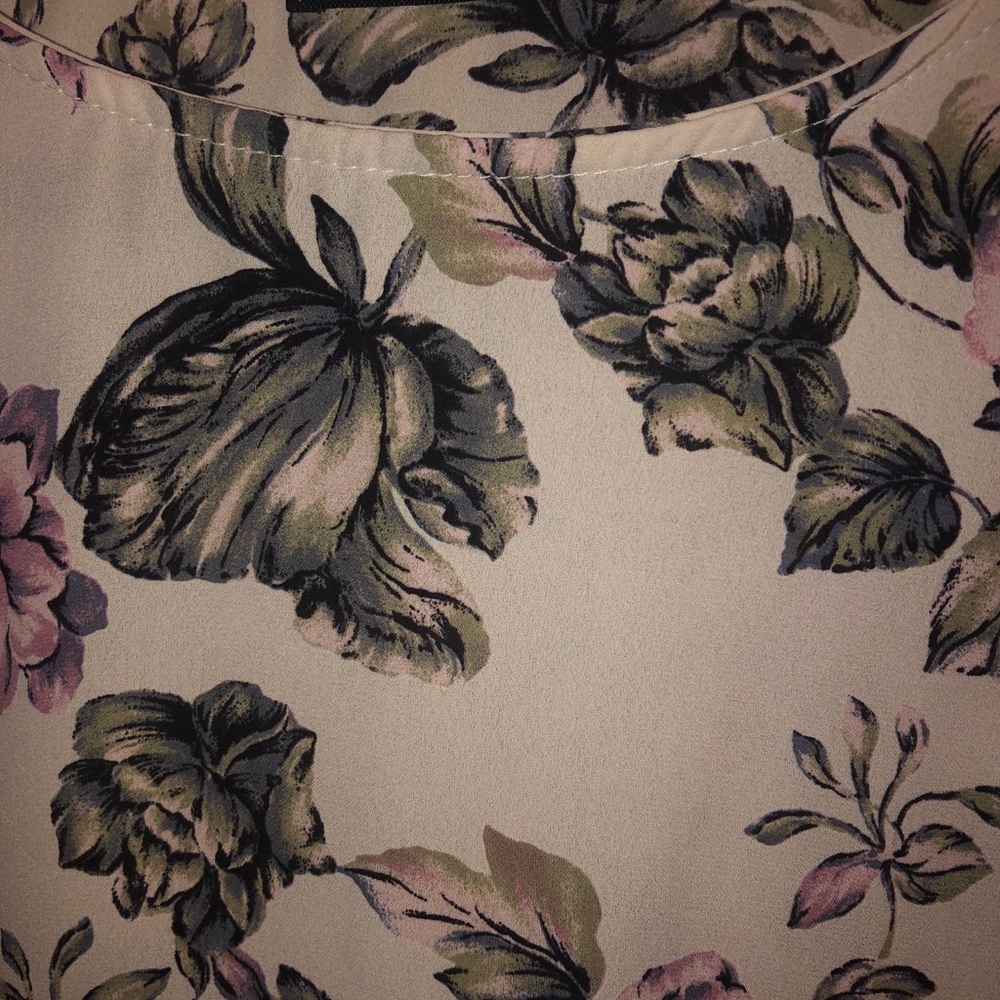 Floral Top - Picture 3 of 4
